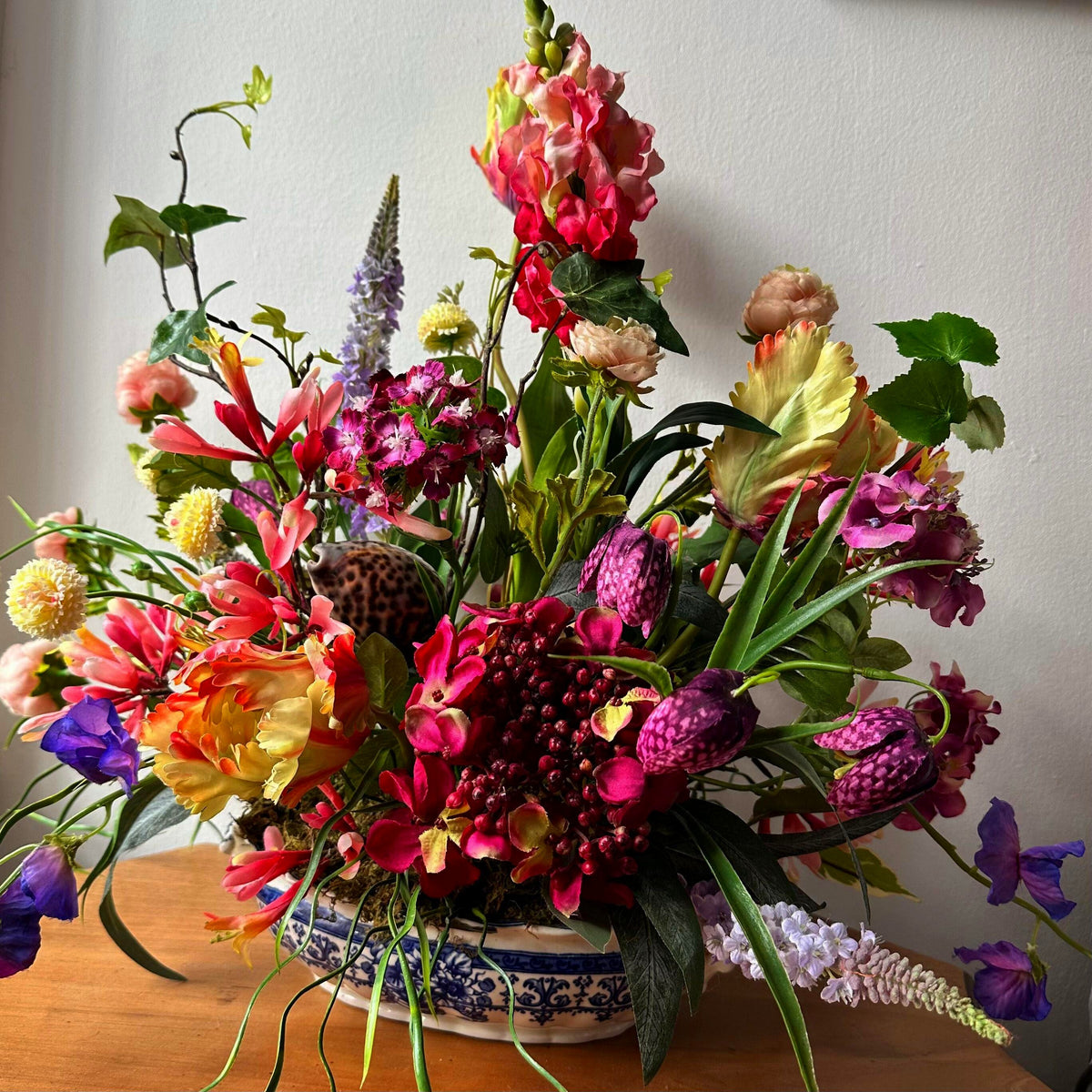 Dutch Style Spécimen Flowers and Cowrie Shell No.1